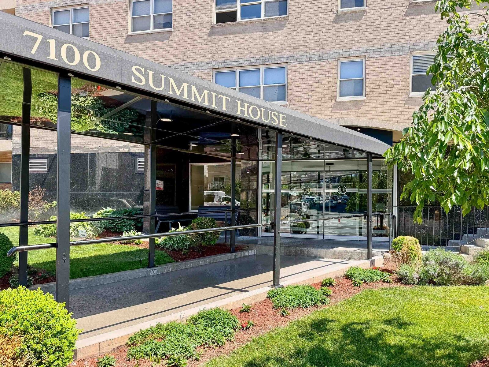 Property Photo: 7100 Blvd East 11L NJ 07093