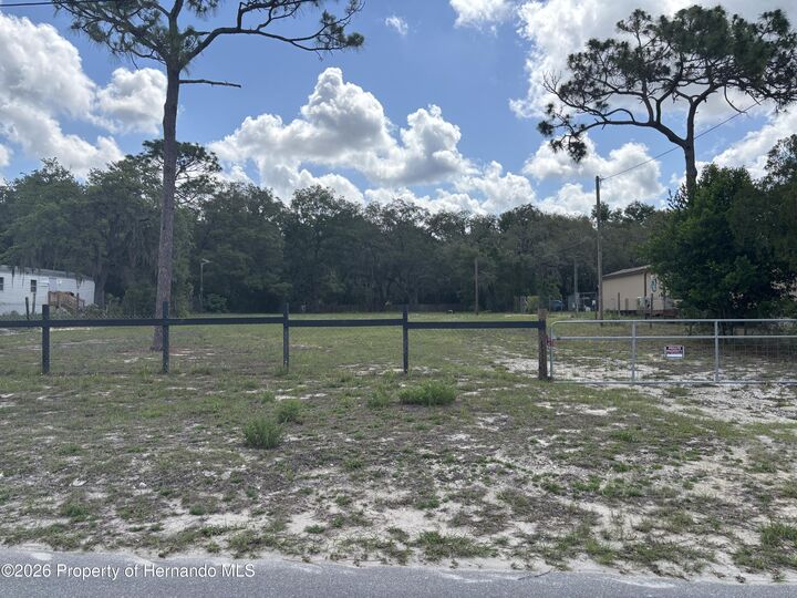 Property Photo: 15546 Hicks Road FL 34667