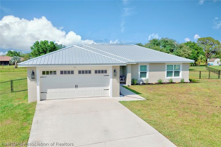 Property Photo: 111 Vale Court FL 33876
