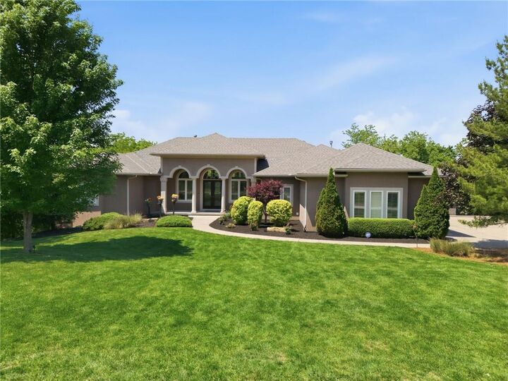 Property Photo:  6930 NW White Pine Circle  MO 64152 