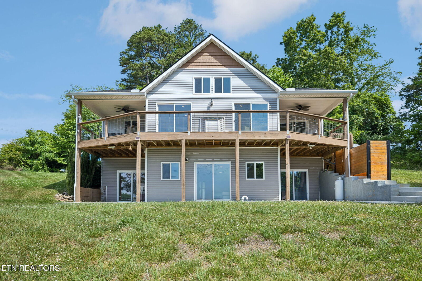 Property Photo: 408 Ernie Roberts Rd TN 37861