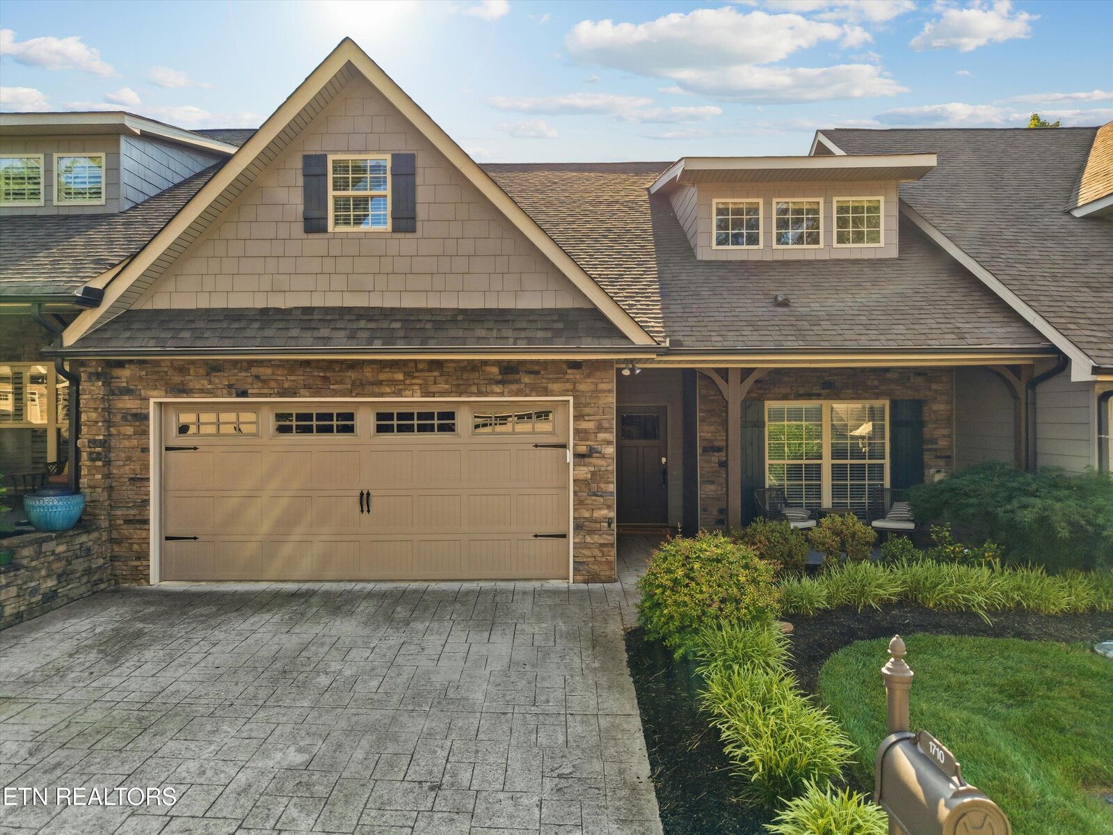 Property Photo: 1710 Cottage Wood Way TN 37919