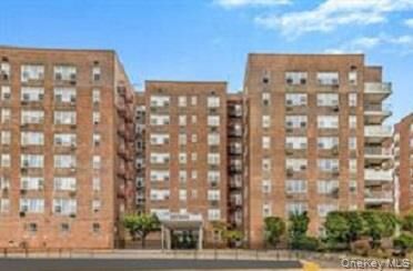 Property Photo: 355 Bronx River Road 6I NY 10704