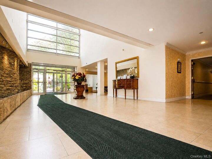 Property Photo:  171 Great Neck Road 2G  NY 11021 