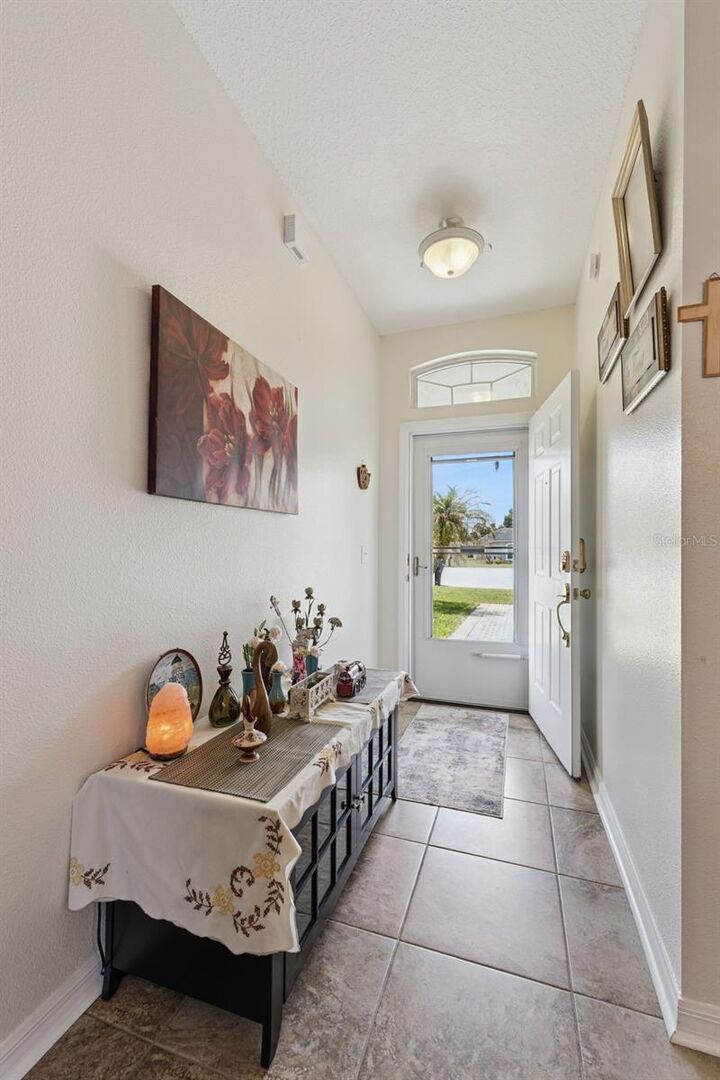 Property Photo:  1019 Robin Lane  FL 33884 