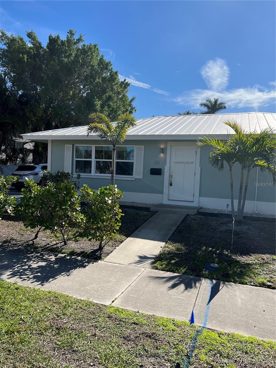 Property Photo: 511 W Retta Esplanade FL 33950