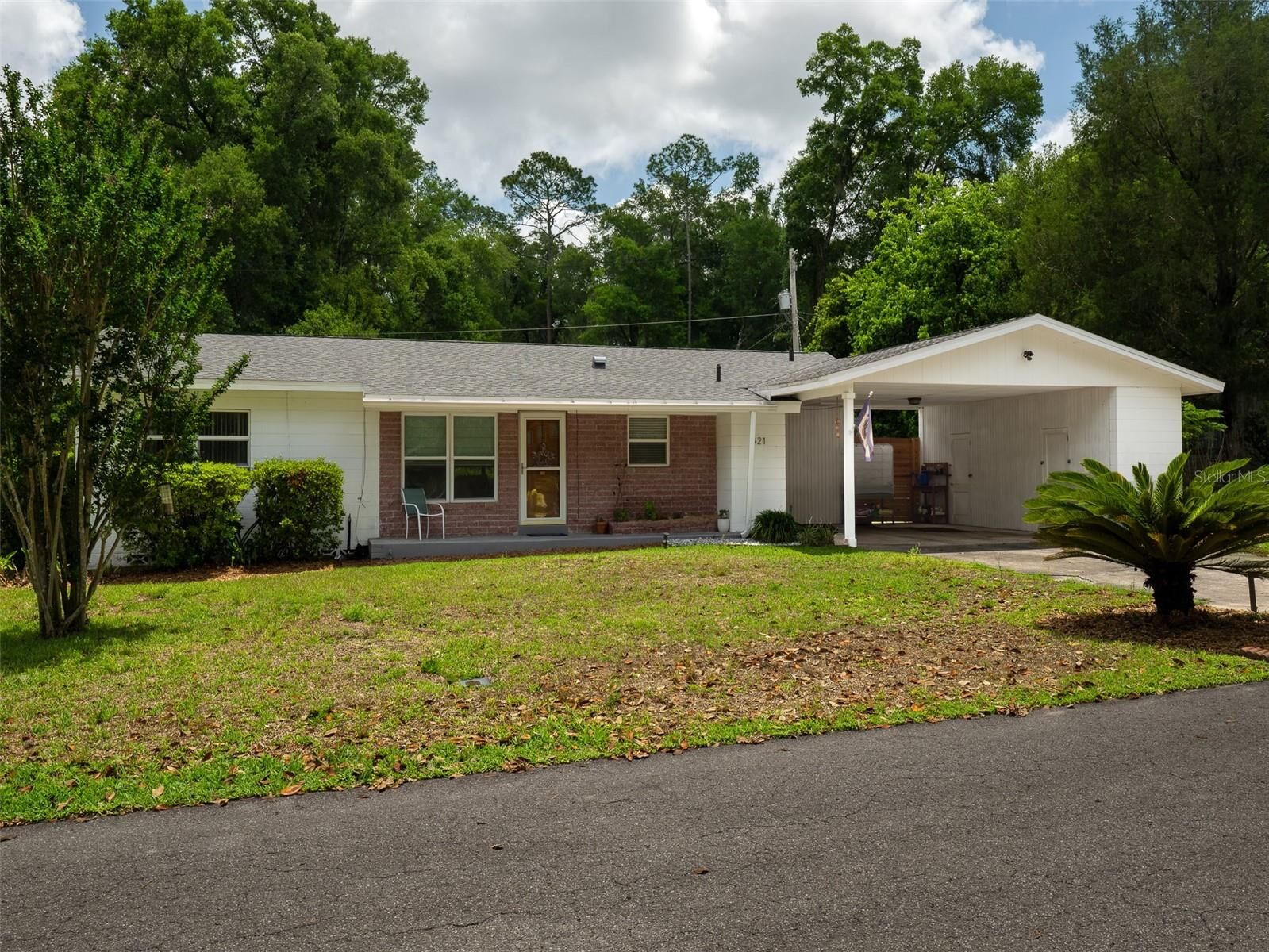 Property Photo: 821 NW 20th Terrace FL 32603