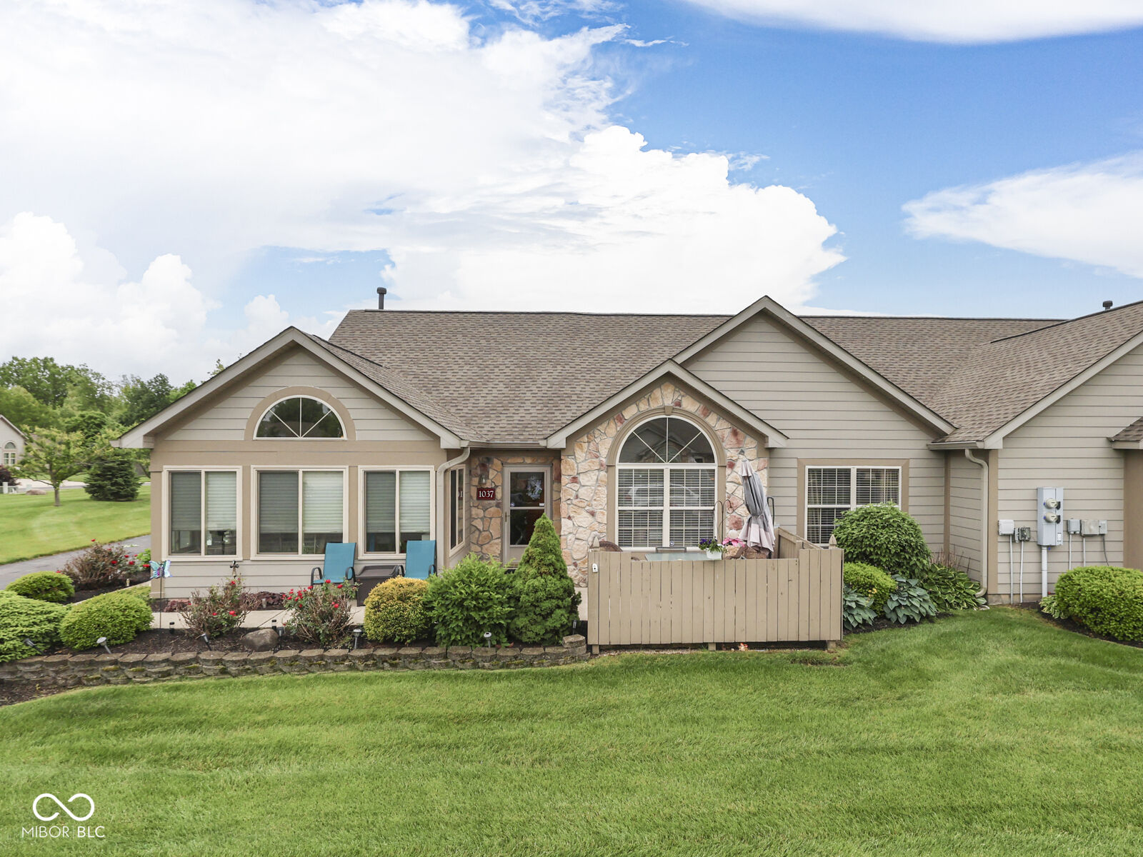 Property Photo:  1037 Laurelwood Lane  IN 46142 