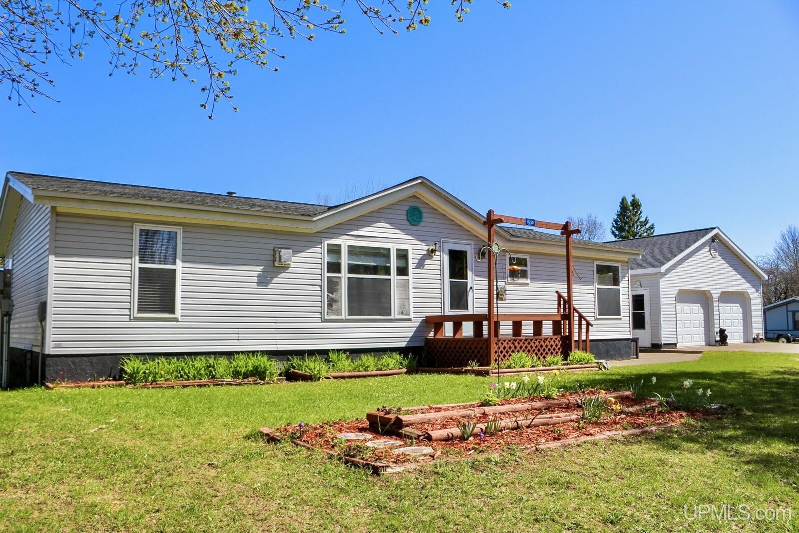 Property Photo:  17250 Third Street  MI 49905 