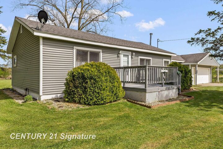 Property Photo: 1005 S Meridian Road MI 48637