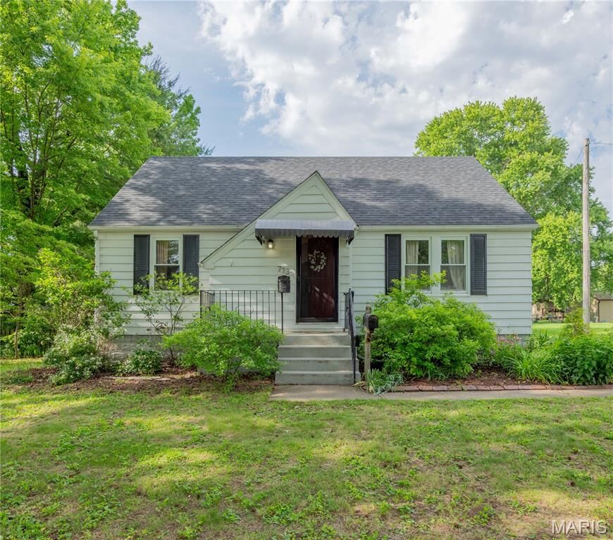 Property Photo:  713 Frederick Street  IL 62025 