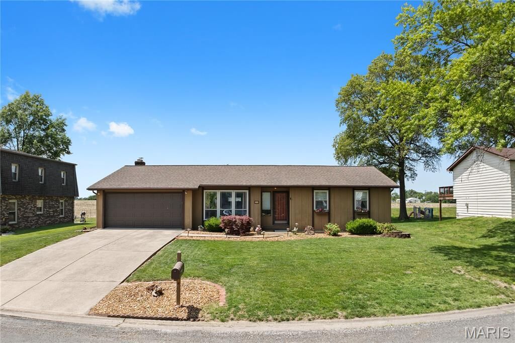 Property Photo:  21 N Saint Johns Drive  IL 62285 