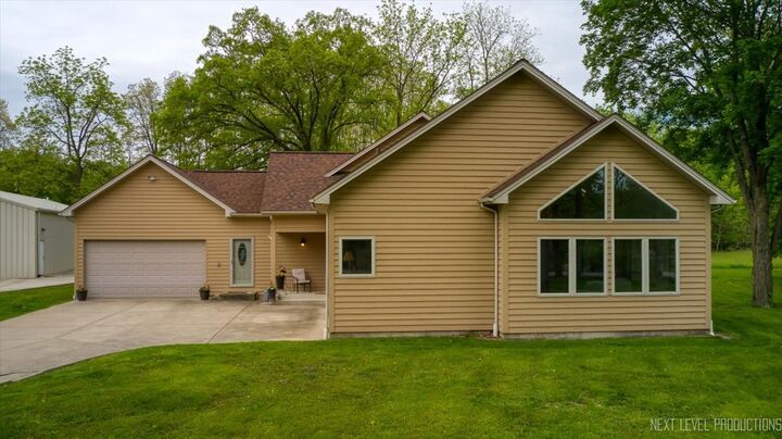 Property Photo:  