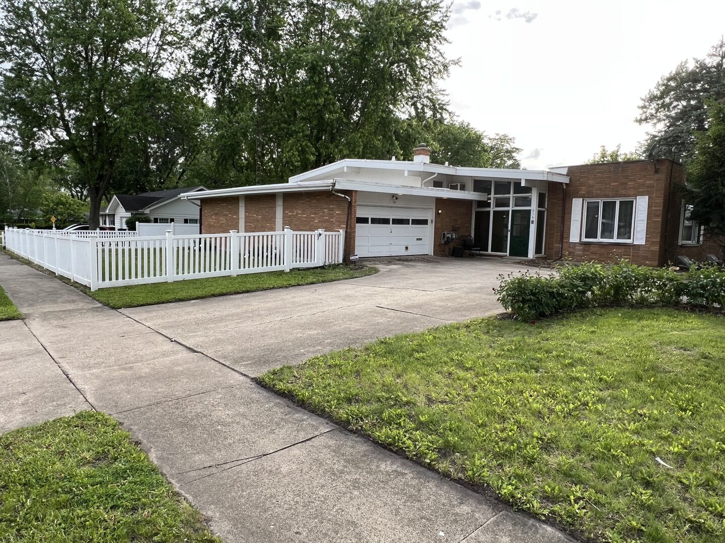 Property Photo:  616 Seneca Drive  IL 60506 