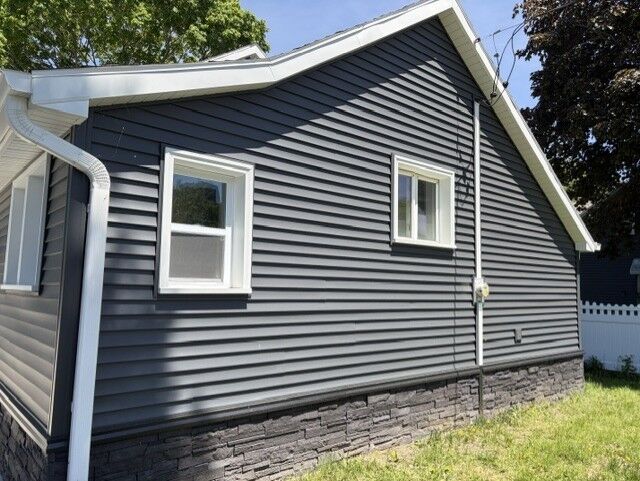 Property Photo: 425 W Cleveland Street IL 61362