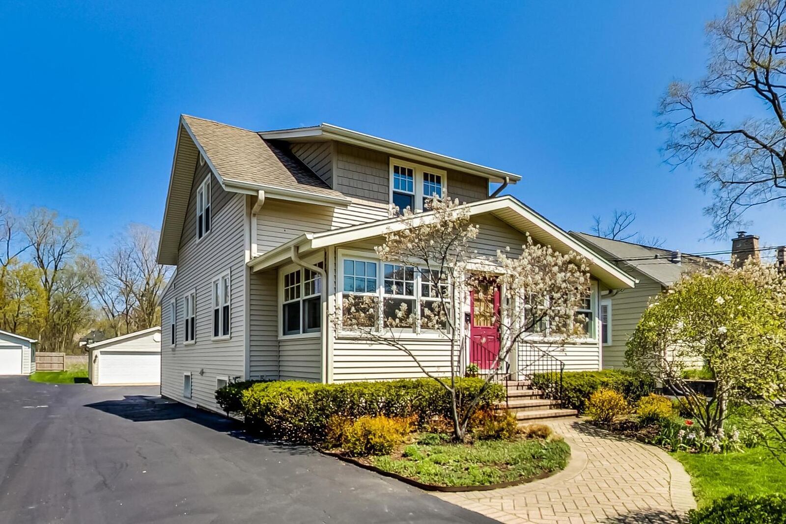 Property Photo: 1223 Ridgewood Drive IL 60035