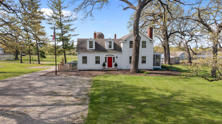 Property Photo:  