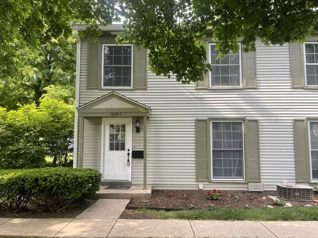 Property Photo:  1694 Farragut Court C  IL 60189 