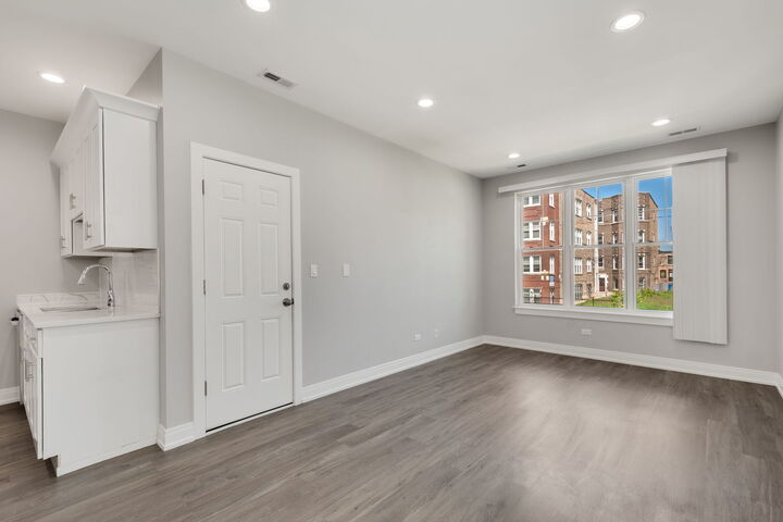 Property Photo: 6418 S Champlain Avenue IL 60637
