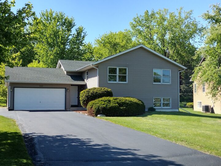 Property Photo:  1127 Candlewick Drive NW  IL 61065 