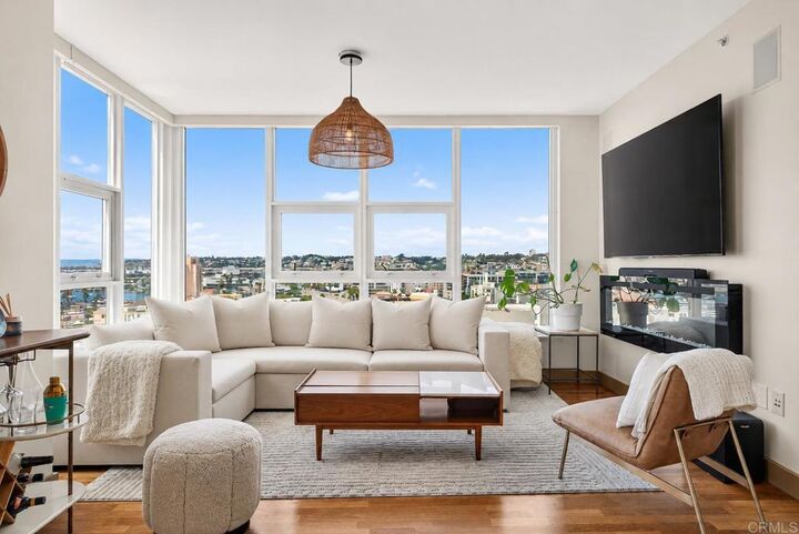 Property Photo:  1325 Pacific Highway 1407  CA 92101 
