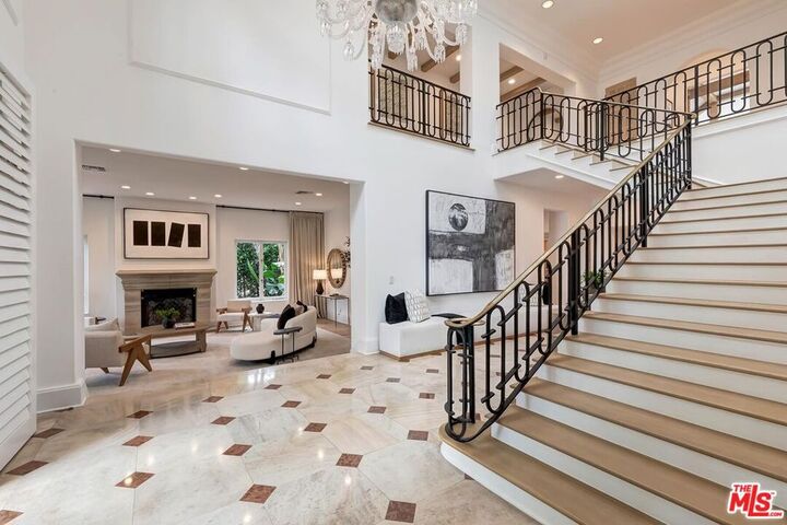 Property Photo:  812 N Bedford Drive  CA 90210 