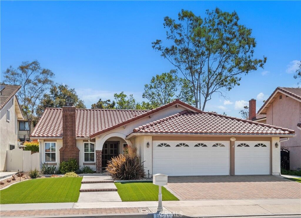 Property Photo:  21352 Calle Sendero  CA 92630 
