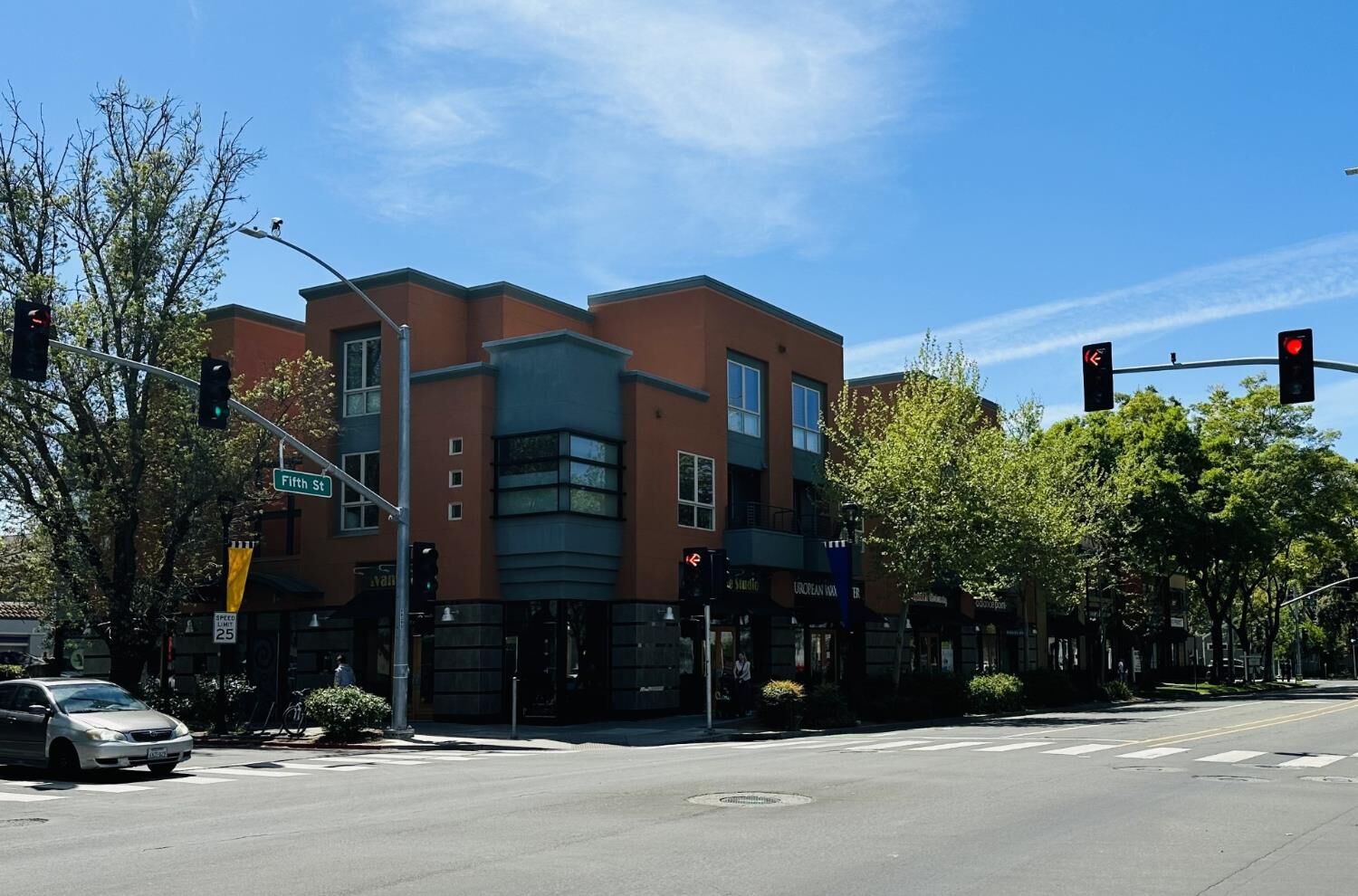 Property Photo:  435 G Street 206  CA 95616 