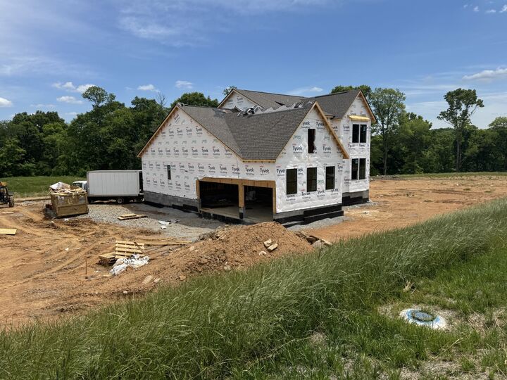 Property Photo: 572 Baker Rd TN 38401