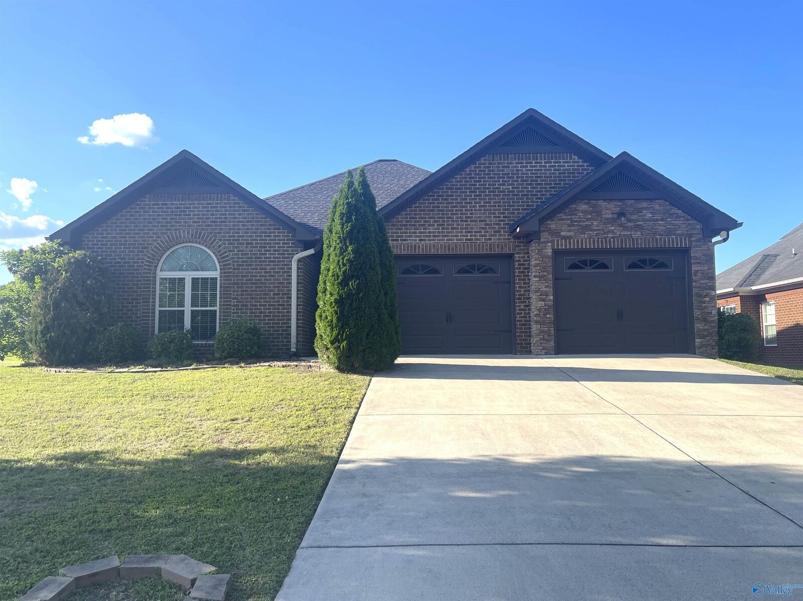 Property Photo:  169 Glen Oaks Circle  AL 35905 