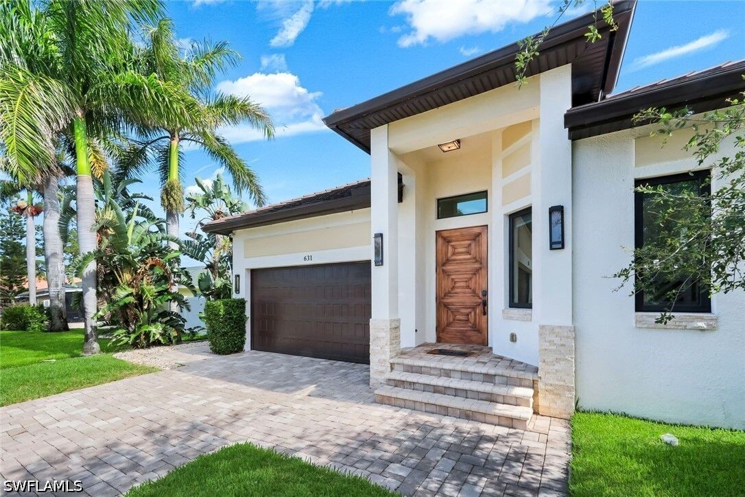 Property Photo: 631 100th Avenue N FL 34108