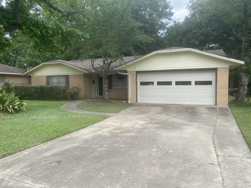 Property Photo:  302 Cunningham Drive  TX 75901 