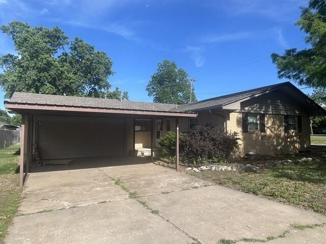 Property Photo: 114 S Peach Ave OK 74647