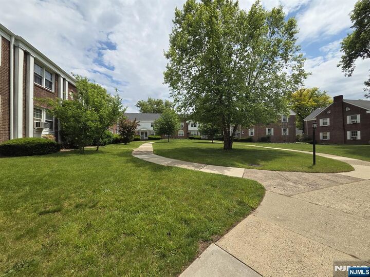 Property Photo:  18A Elmwood Court 18A  NJ 07407 