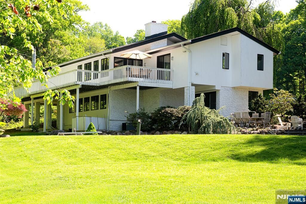 Property Photo:  165 Hoover Drive  NJ 07626 