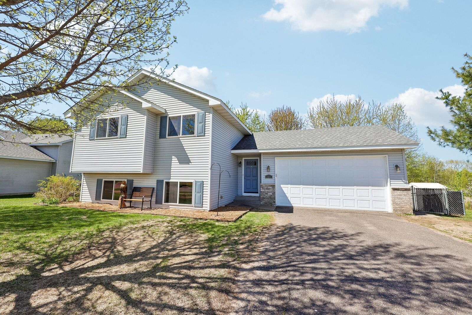 Property Photo:  721 Horseshoe Lane  MN 55006 