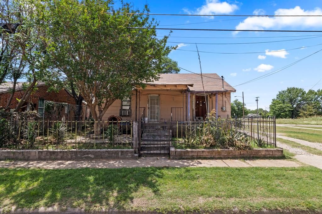 Property Photo: 3347 Topeka Avenue TX 75212