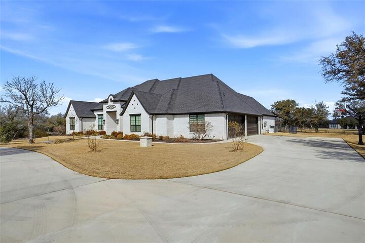 Property Photo:  104 Woodview Creek Trail  TX 76108 