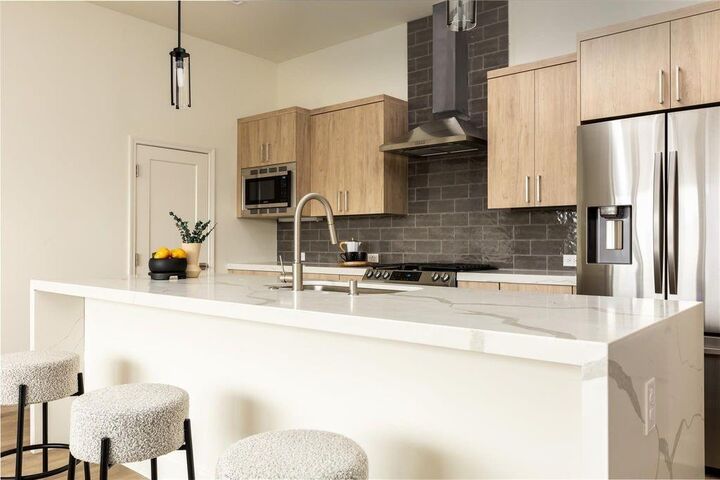 Property Photo: 1901 S Harwood Street 106 TX 75215