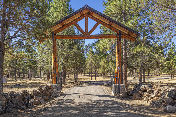 Property Photo: 13500 Lava Lane OR 97603
