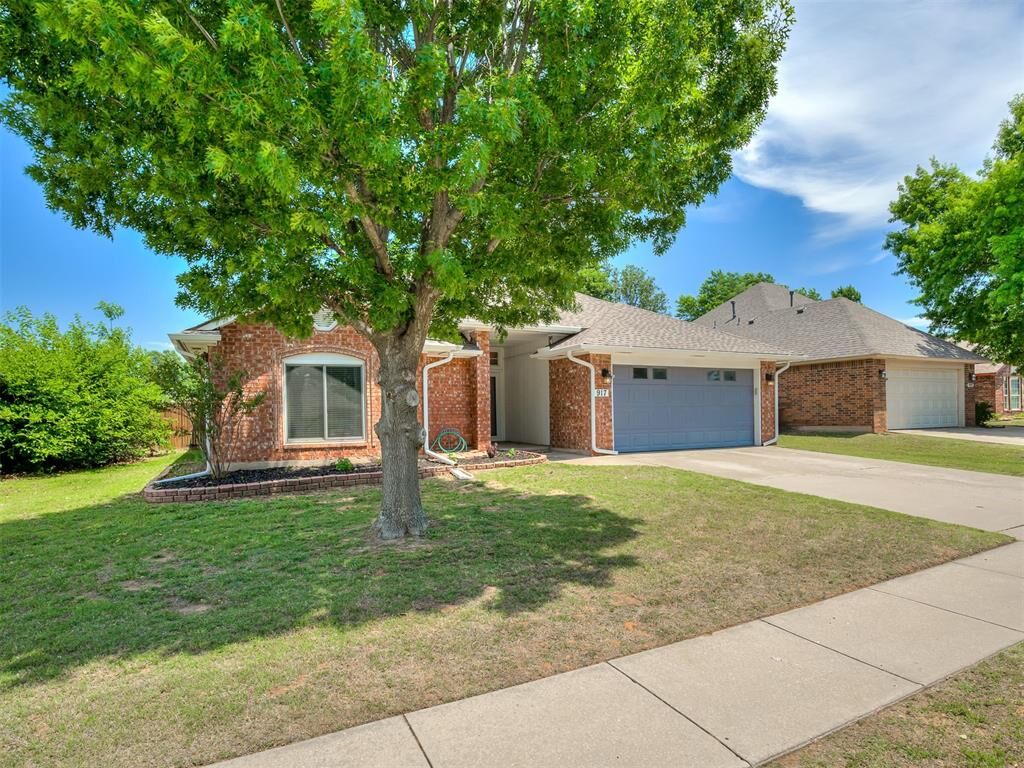 Property Photo:  917 Goshawk Drive  OK 73072 