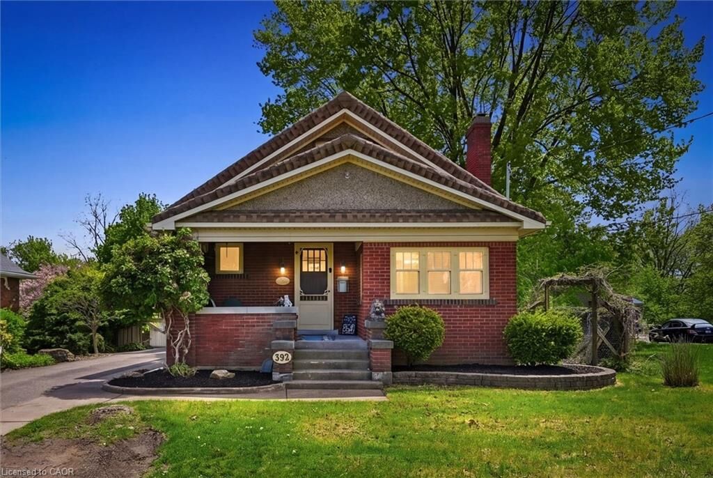Property Photo:  392 Queenston Street  ON L2P 2X9 