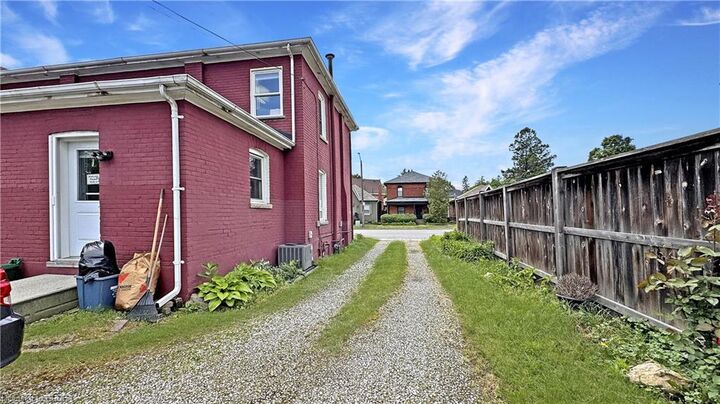 Property Photo:  275 Brant Avenue  ON N3T 3J6 