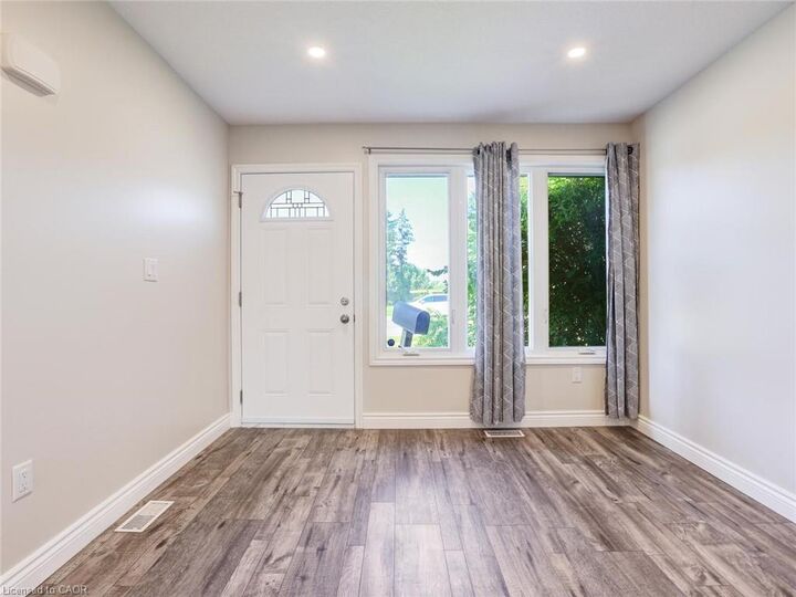 Property Photo:  833 Doon Village Road  ON N2P 1A1 