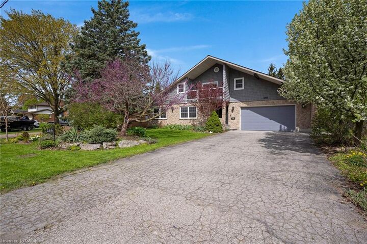 Property Photo:  286 Normandy Avenue  ON N2K 1X7 