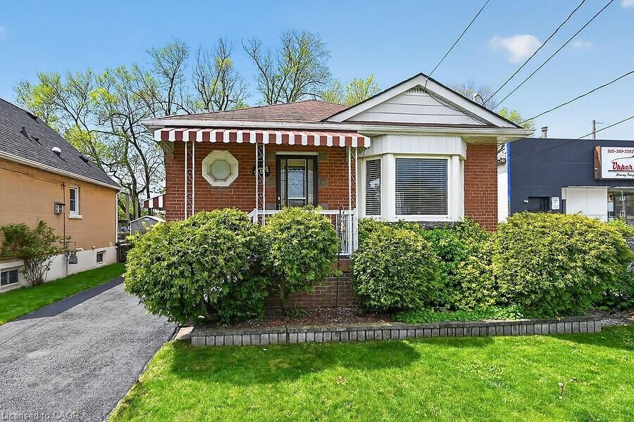 Property Photo:  954 Queensdale Avenue E  ON L8T 1H6 