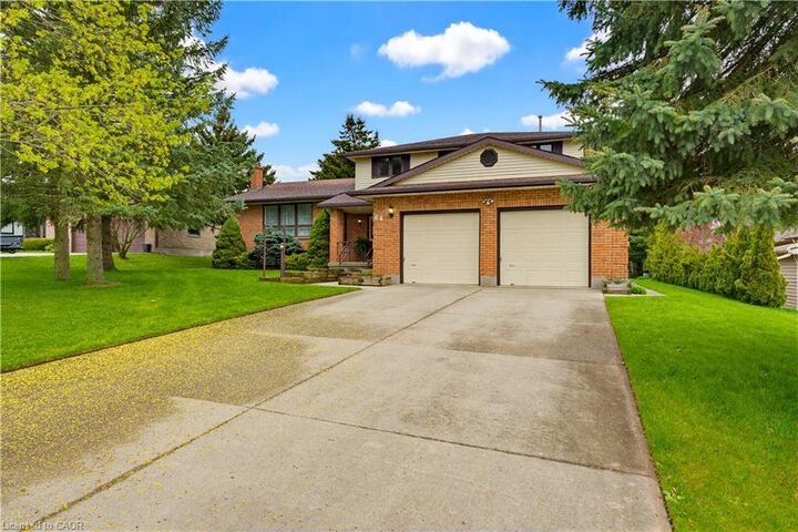Property Photo:  64 Hilltop Court  ON N0B 2M1 