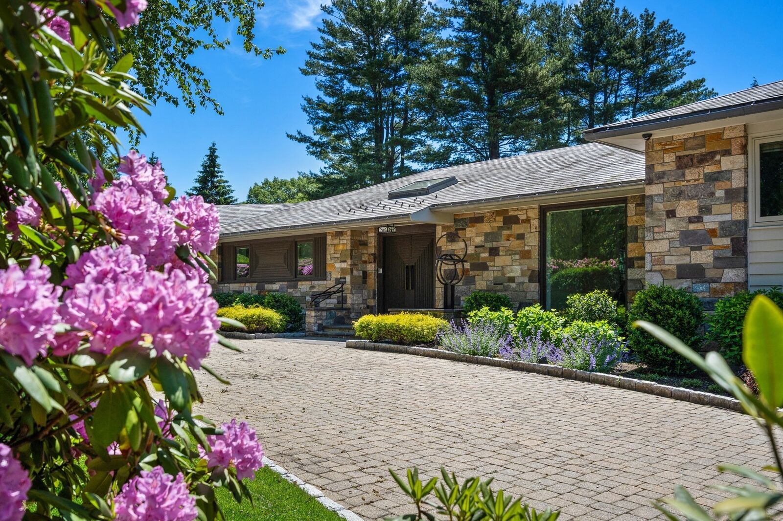 Property Photo: 9 Singletree Rd MA 02467