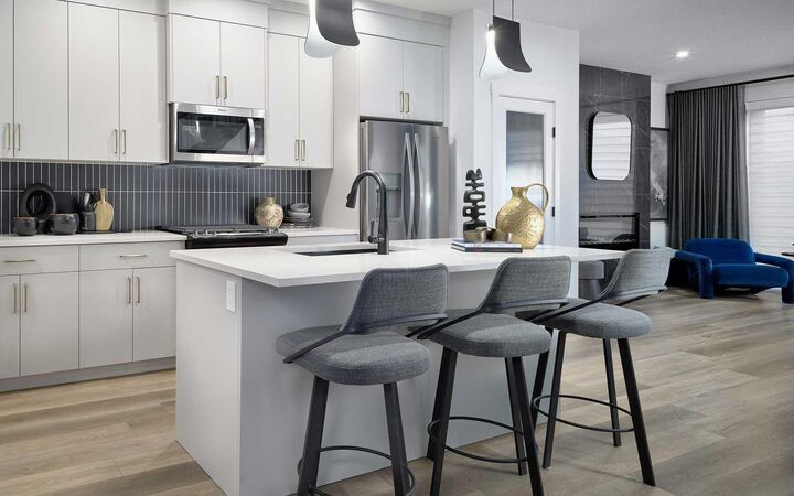 Property Photo:  684 Rowmont Boulevard NW  AB T3L 0L6 