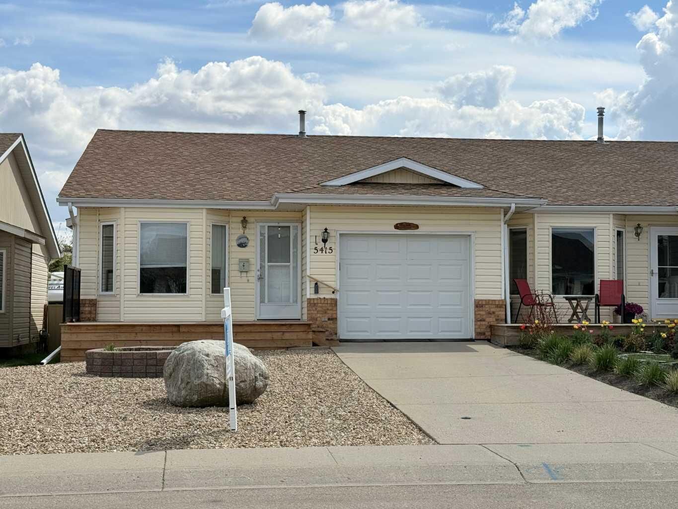 Property Photo:  5415 47 Street  AB T4L 1H5 